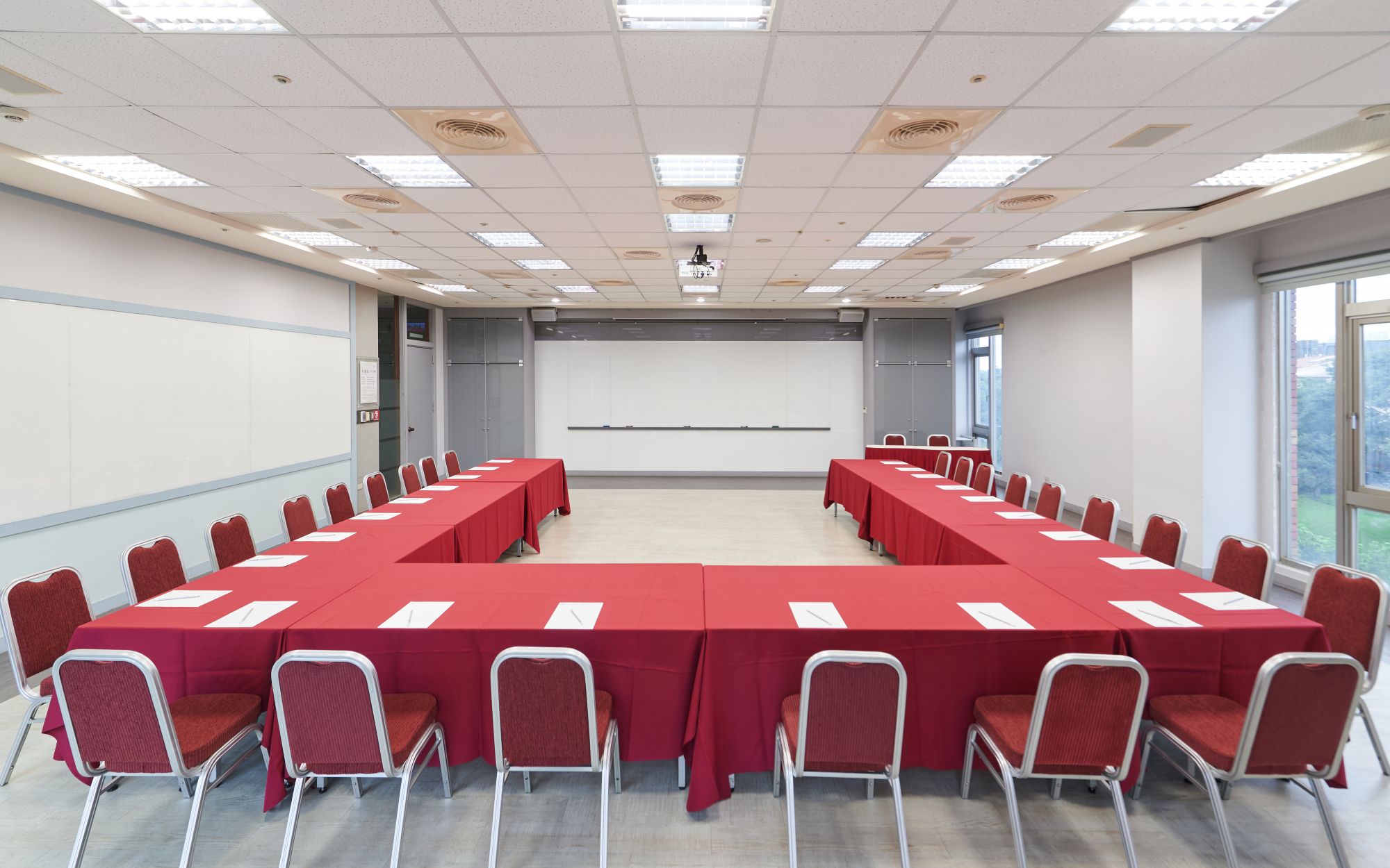 Aspire Resort 210 Conference Room bright high-ceiling meeting space
